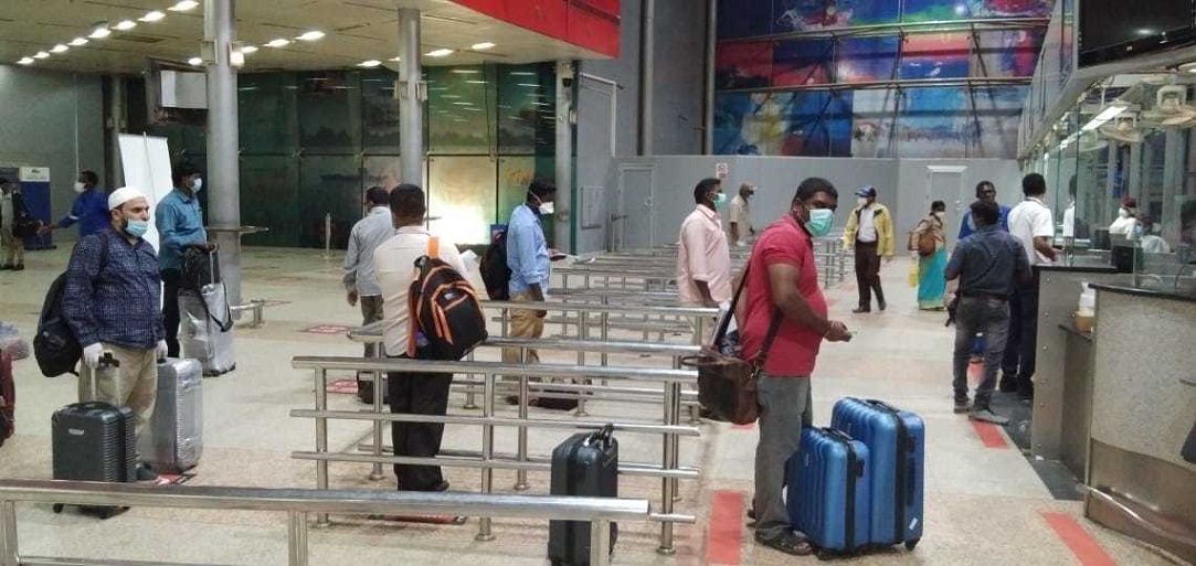 المواطنون الهنود في مطار الخرطوم