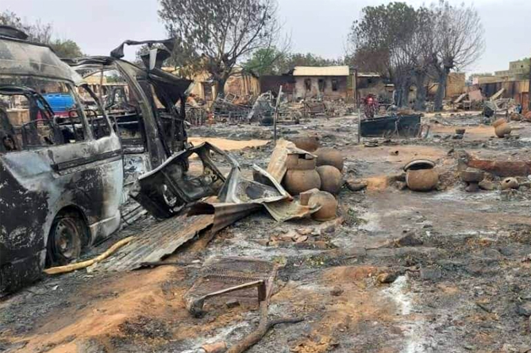 آثار حريق في سوق للمواشي بشمال دارفور جراء الحرب