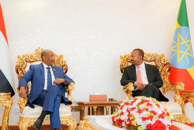 البرهان ورئيس الوزراء الإثيوبي آبي أحمد في أديس أبابا