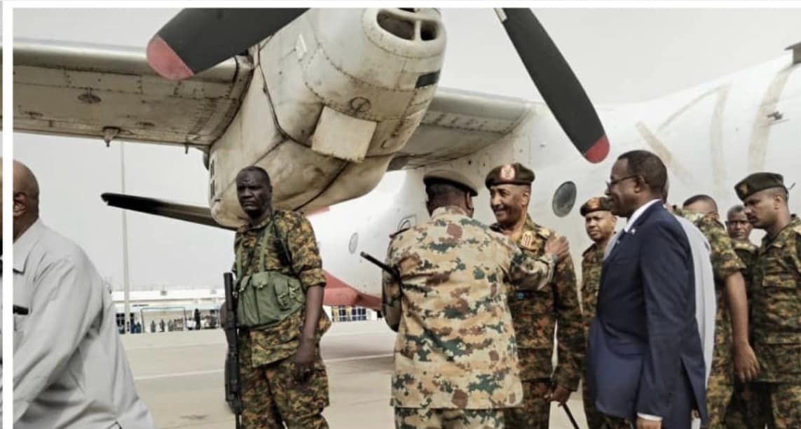 البرهان وعسكريين في بورتسودان