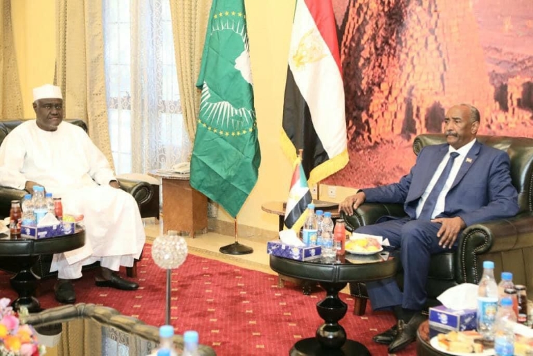 البرهان مع رئيس مفوضية الاتحاد الأفريقي موسى فكي