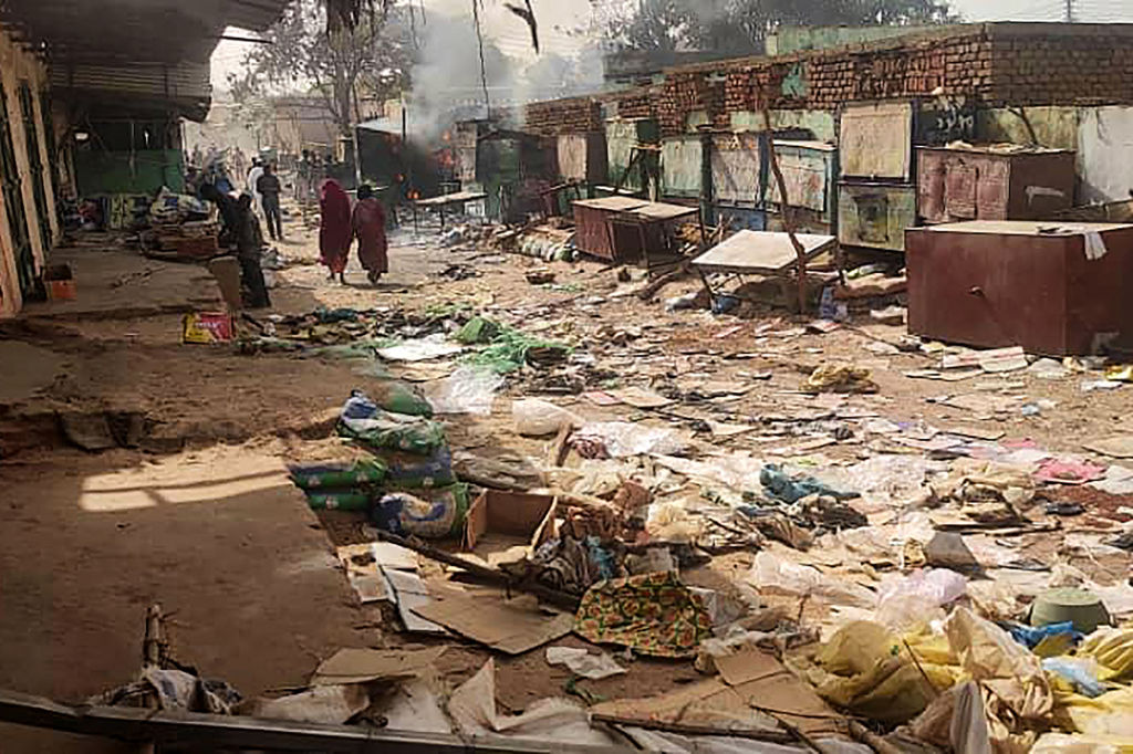 نهبت ودمرت أسواق الجنينة بولاية غرب دارفور (Getty)