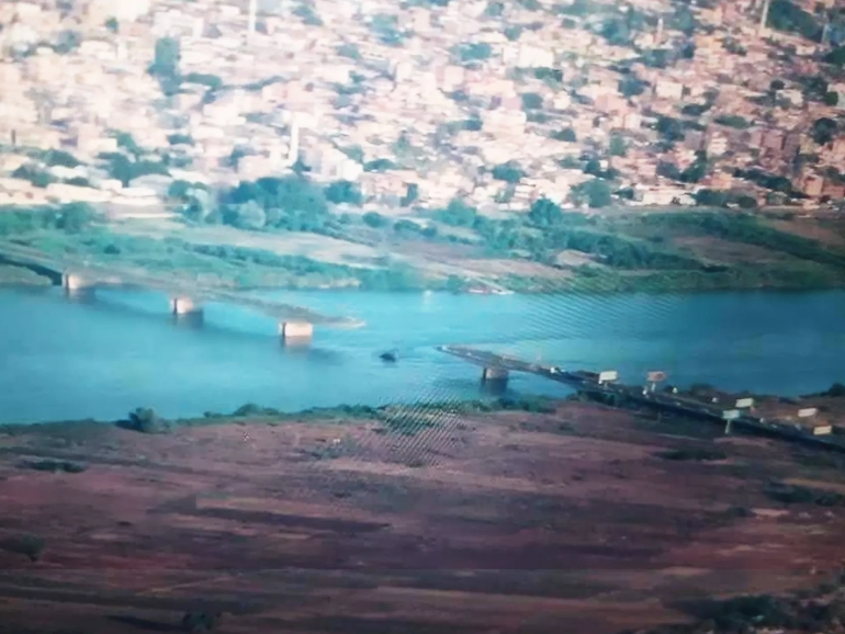 جسر "شمبات" بالخرطوم بعد تدميره جزئيًا 
