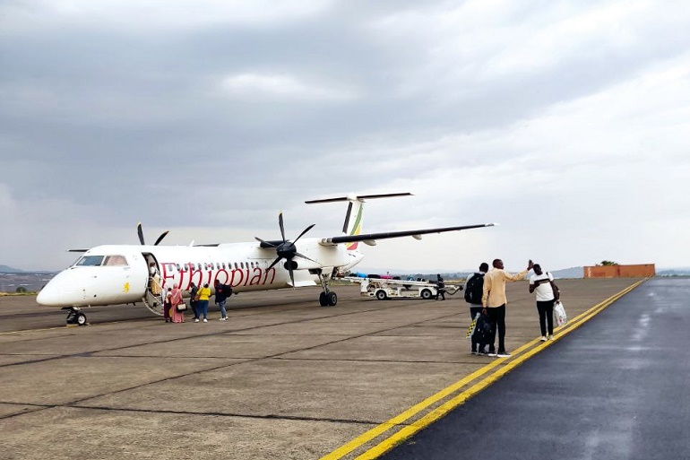 طائرة من مطار قندر إلى أديس أبابا