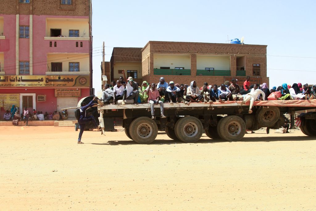 نزح مئات الآلاف من المواطنيين من العاصمة الخرطوم بسبب الحرب الدائرة بين الجيش والدعم السريع