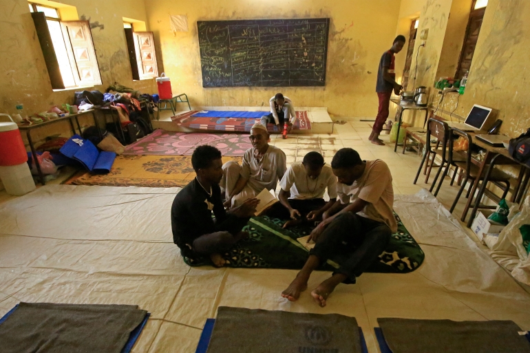 نازحون في أحد مدارس السودان