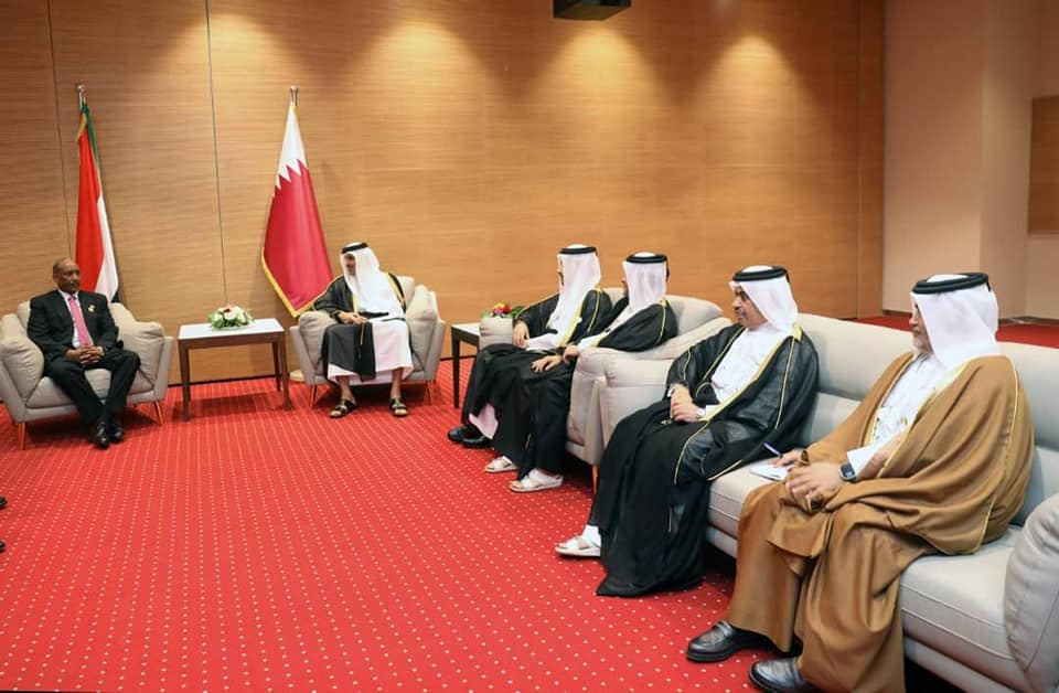 رئيس مجلس السيادة عبدالفتاح البرهان وأمير دولة قطر تميم بن حمد آل ثاني