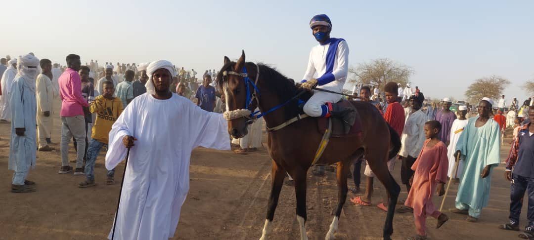 السباق تظاهرة اجتماعية تقام أسبوعيًا في الضعين وغيرها من مدن دارفور (الترا سودان)