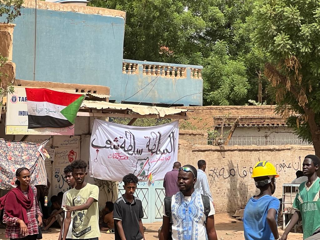 "السلطة سلطة شعب" محتجون في اعتصام الجودة في الخرطوم