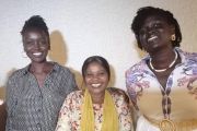 المخرجة الجنوب سودانية أكوال جون قرنق دي مابيور لدى وصولها إلى الخرطوم