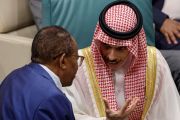 وزير الخارجية السعودي مع مندوب السودان في جامعة الدول العربية