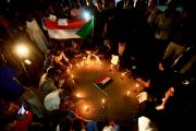 محتجون يحيون ذكرى الاعتصام في الخرطوم (أرشيفية/غيتي)