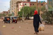 امرأة في شوارع الخرطوم