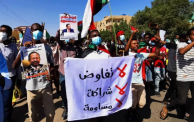ترفع اللجان شعار اللاءات الثلاث وتطالب بمحاسبة المسؤولين عن الانتهاكات منذ الانقلاب (الجزيرة نت)