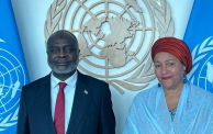 وزير المالية السوداني مع نائبة الأمين العام للأمم المتحدة