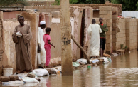 بيوت مهدمة جراء السيول والأمطار في السودان
