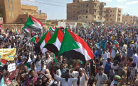 أعلام سودانية في احتجاجات الخرطوم