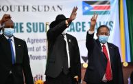حمدوك وسلفا كير والبرهان توقيع اتفاق سلام السودان