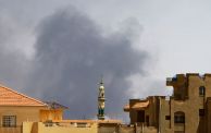 تستمر الاشتباكات العنيفة في العاصمة الخرطوم بالتزامن مع المباحثات في جدة (Getty)