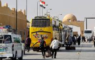 غادر عشرات الآلاف من السودانيين إلى مصر منذ بدء الاشتباكات الشهر الماضي