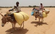  UNICEF/Donaig Le Du الصراع الدائر في السودان يدفع الناس للنزوح من ديارهم والفرار إلى دول الجوار.