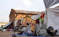 مواطنون سودانيون في معسكر نازحين
