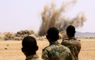 ضباط وجنود من الجيش السوداني