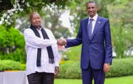 قائد الدعم السريع محمد حمدان دقلو حميدتي مع الرئيس الأوغندي يوري موسيفيني