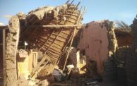 آثار سقوط المقذوف على المنزل في حي النهضة بجنوب الخرطوم