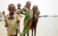 أطفال سودانيون في معسكر نزوح في تشاد
