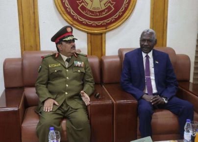 وزير الدفاع السوداني مع نظيره اليمني