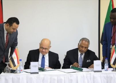 التوقيع على الاتفاق بين الجانبين السوداني والمصري في الخرطوم اليوم 