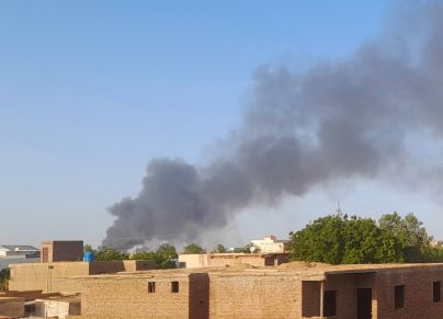 تصاعد دخان جراء الاشتباكات بين الجيش والدعم السريع في الخرطوم