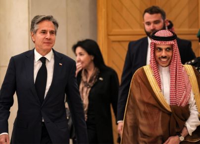 وزير الخارجية الأمريكي أنتوني بلنكن مع نظيره السعودي