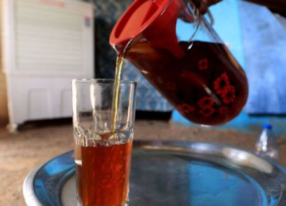 صورة لإناء يحتوي عصير الحلومر السوداني أحد أهم العادات والتقاليد السودانية الذي يقدم في رمضان