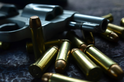 صورة رمزية لمسدس جريمة امتداد ناصر
