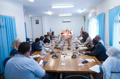 أعلنت الآلية الثلاثية المشتركة التي تيسر العملية السياسية في السودان، عن مخرجات اجتماعها مع اللجنة العليا للعدالة والعدالة الانتقالية نهار اليوم بالخرطوم.