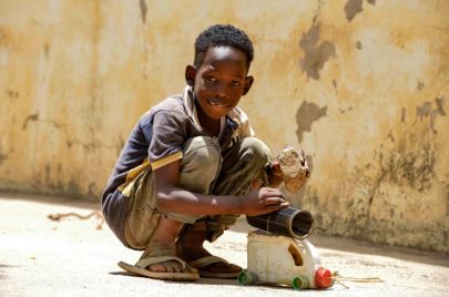 طفل نازح بسبب النزاع في السودان