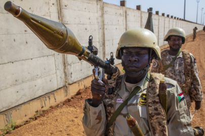 جنديان من القوات الخاصة في الجيش السوداني