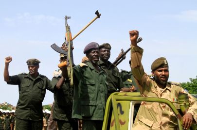 ضباط وجنود من الجيش السوداني