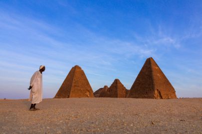 سوداني وأهرامات السودان