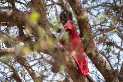 طفلة نازحة جراء الحرب السودان في السودان