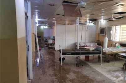 آثار سقوط قذيفة على مستشفى النو بأم درمان