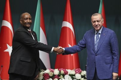 البرهان مع الرئيس التركي رجب طيب أردوغان