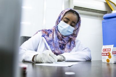 طبيبة سودانية في أحد المستشفيات