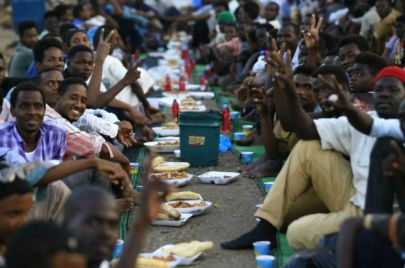 إفطار جماعي في القيادة العامة بالعاصمة السودانية الخرطوم