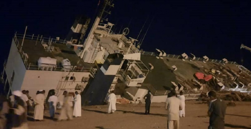 بدأت "بدر 1" الغرق في رصيف ميناء سواكن مساء السبت (شرطة البحر الأحمر)