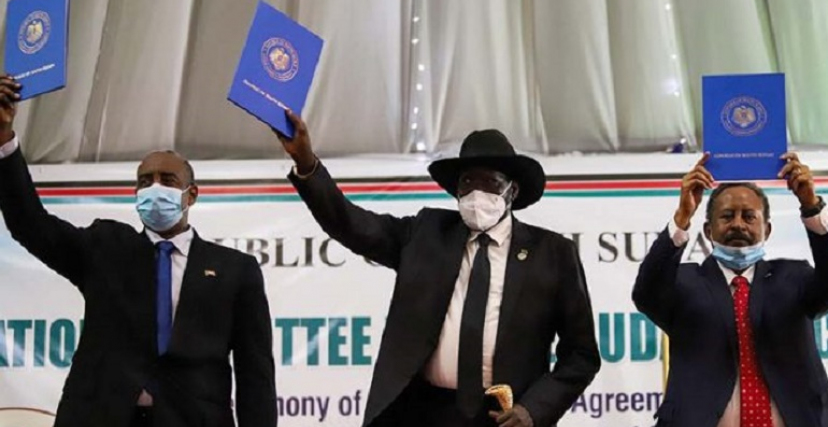 حمدوك وسلفا كير والبرهان في توقيع اتفاق سلام السودان بالعاصمة جوبا