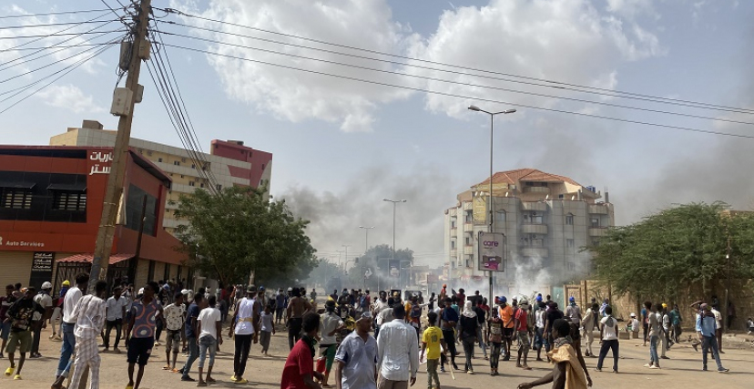 القوات الأمنية تطلق الغاز المسيل للدموع على المحتجين وسط الخرطوم (الترا سودان)