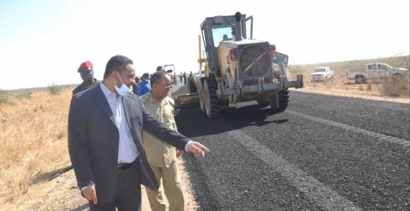 صيانة طريق في السودان